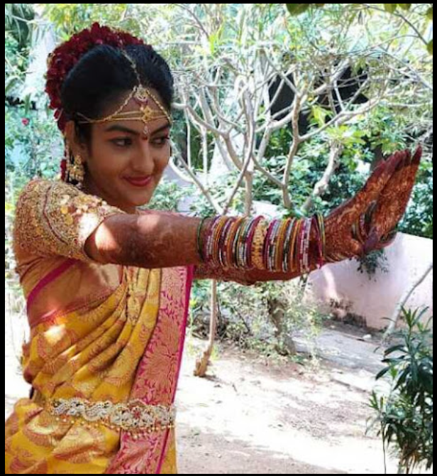 Mehendi bride posing in garden